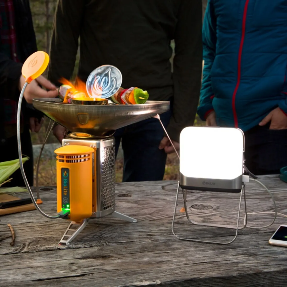 Lampara y Cargador Portátil BioLite Base Lantern 500 Lumenes